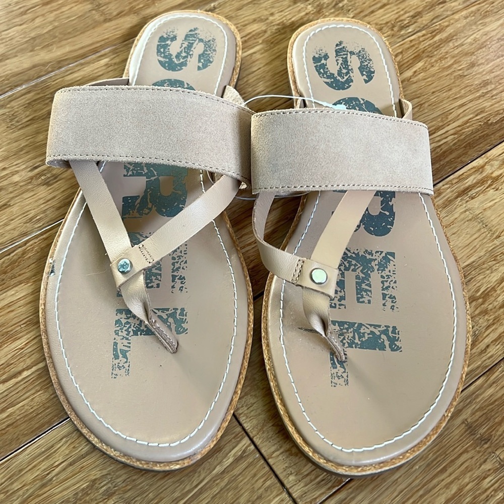 NEW SOREL Tan Flip Flops Cushioned Insole sz 10